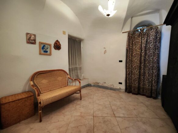 Tr64 Historic Townhouse In Central Ceriana With Unique Features