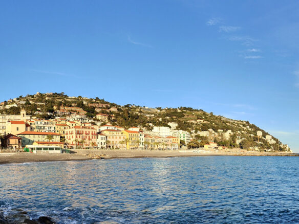 B65 Two-bedroom Apartment With Scenic Terrace In Ospedaletti