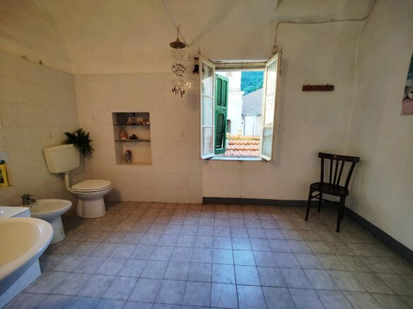 Tr64 Historic Townhouse In Central Ceriana With Unique Features