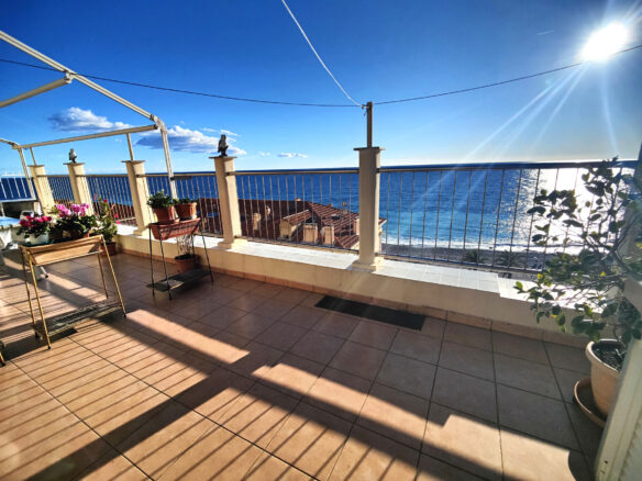 B65 Two-bedroom Apartment With Scenic Terrace In Ospedaletti