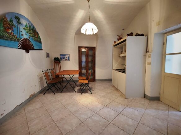 Tr64 Historic Townhouse In Central Ceriana With Unique Features