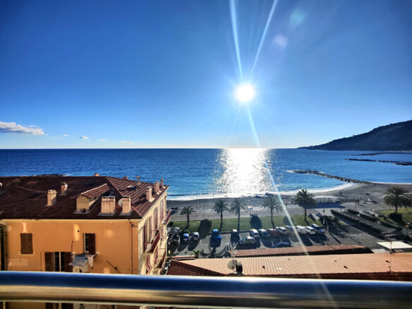 B65 Two-bedroom Apartment With Scenic Terrace In Ospedaletti