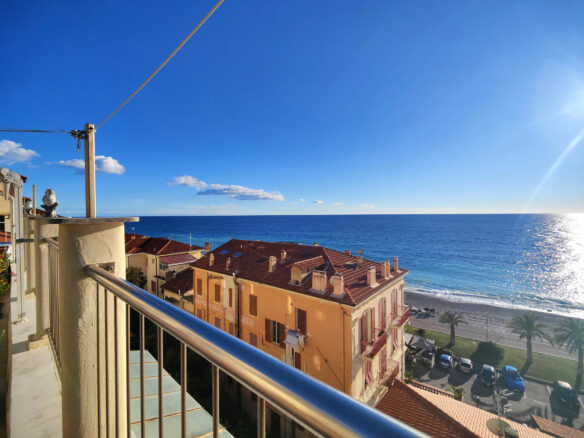 B65 Two-bedroom Apartment With Scenic Terrace In Ospedaletti