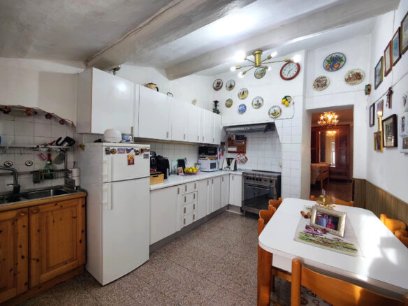 B65 Two-bedroom Apartment With Scenic Terrace In Ospedaletti