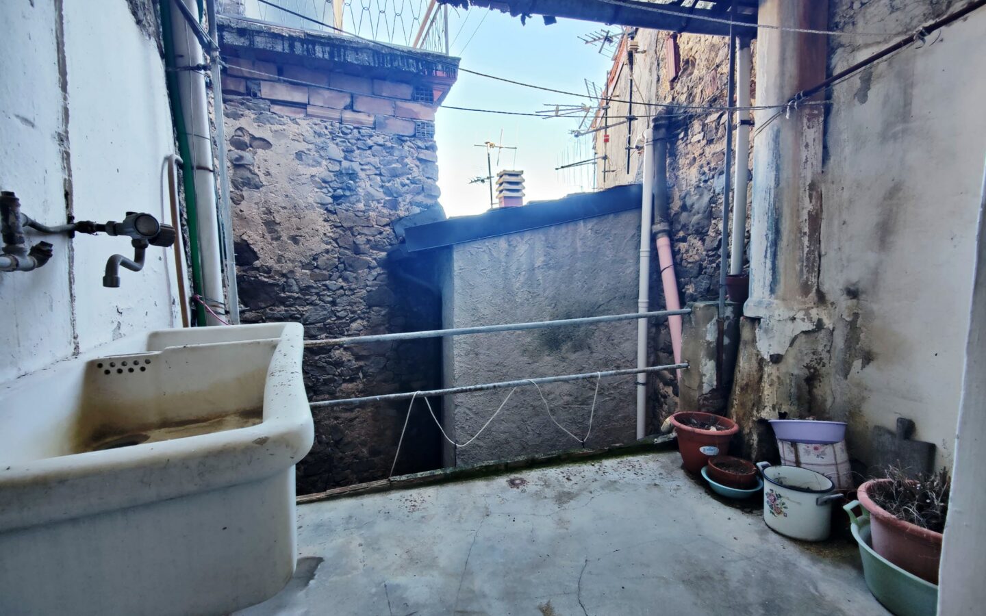 Tr64 Historic Townhouse In Central Ceriana With Unique Features