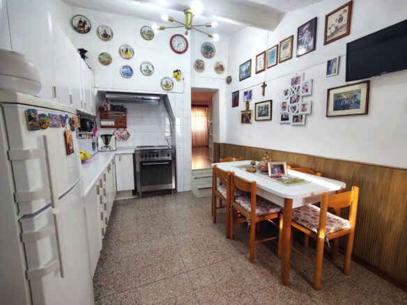 B65 Two-bedroom Apartment With Scenic Terrace In Ospedaletti