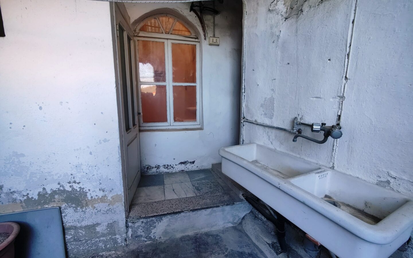 Tr64 Historic Townhouse In Central Ceriana With Unique Features