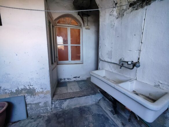 Tr64 Historic Townhouse In Central Ceriana With Unique Features