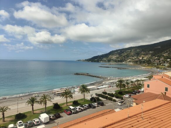 B65 Two-bedroom Apartment With Scenic Terrace In Ospedaletti