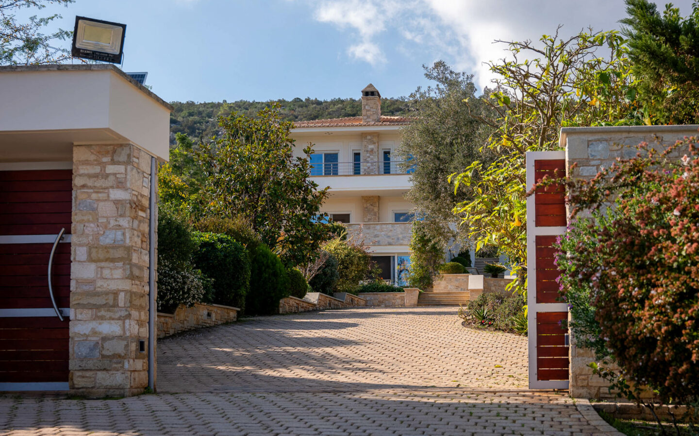 Renovated Villa Near Athens International Airport