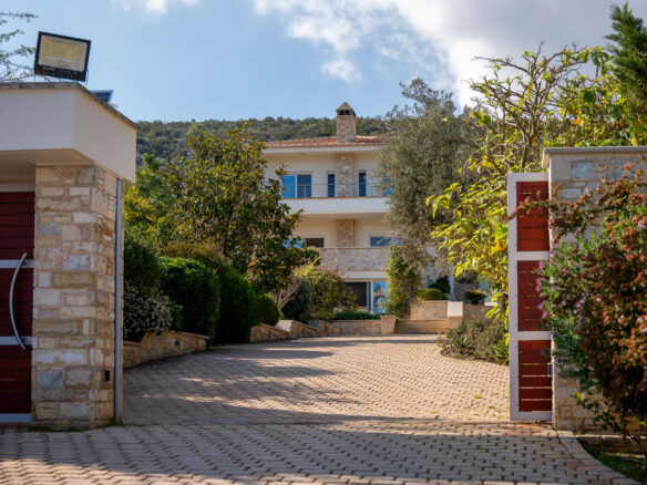 Renovated Villa Near Athens International Airport