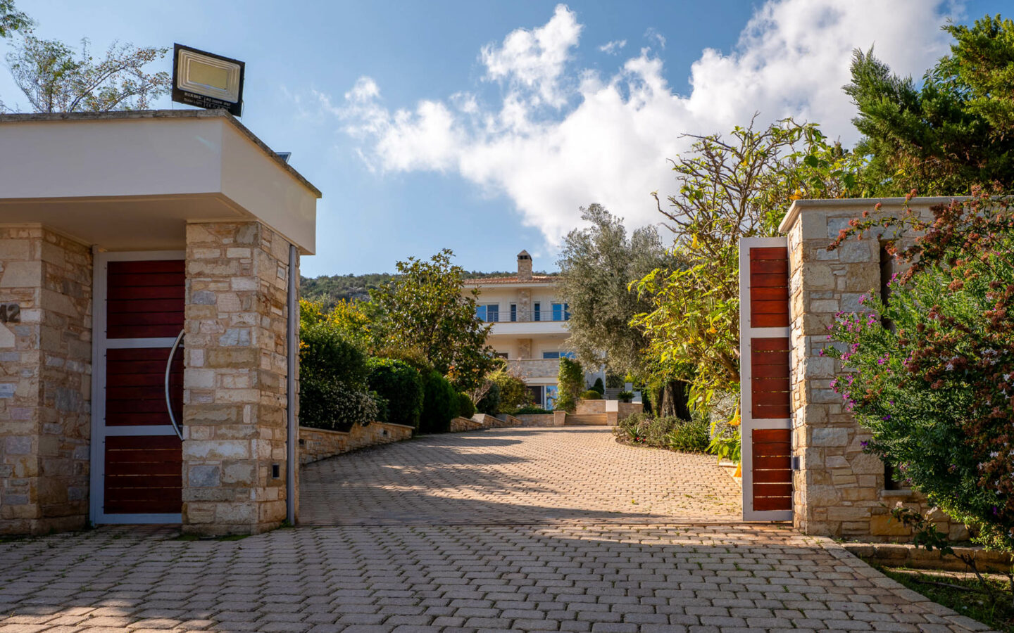 Renovated Villa Near Athens International Airport