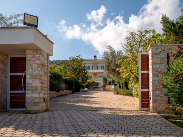 Renovated Villa Near Athens International Airport