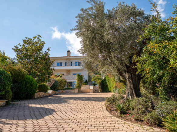 Renovated Villa Near Athens International Airport