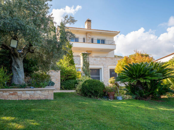 Renovated Villa Near Athens International Airport