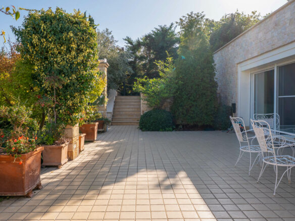 Renovated Villa Near Athens International Airport
