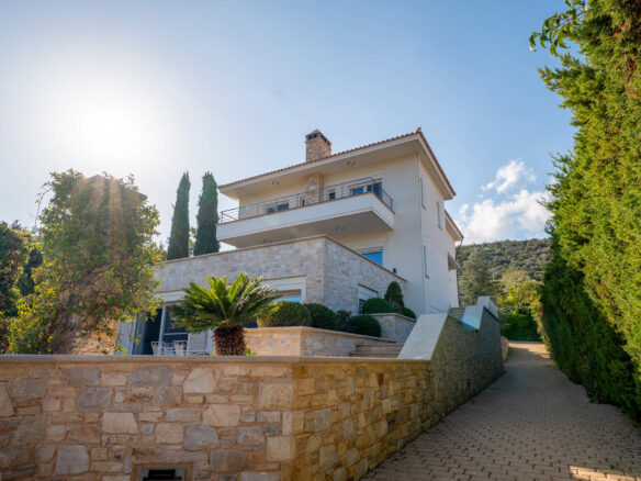 Renovated Villa Near Athens International Airport