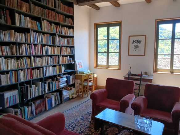 Maison Médiévale 250 M² Avec Vue Sur Abbatiale, 4 Chambres, Jardin Sans Vis-à-vis Et Ancienne échoppe
