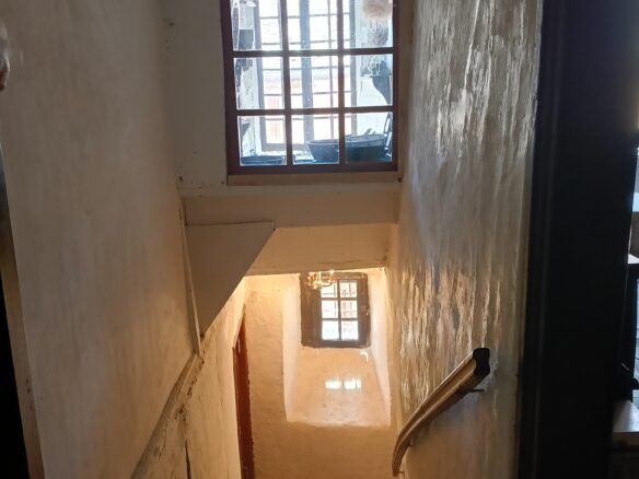 Maison Médiévale 250 M² Avec Vue Sur Abbatiale, 4 Chambres, Jardin Sans Vis-à-vis Et Ancienne échoppe