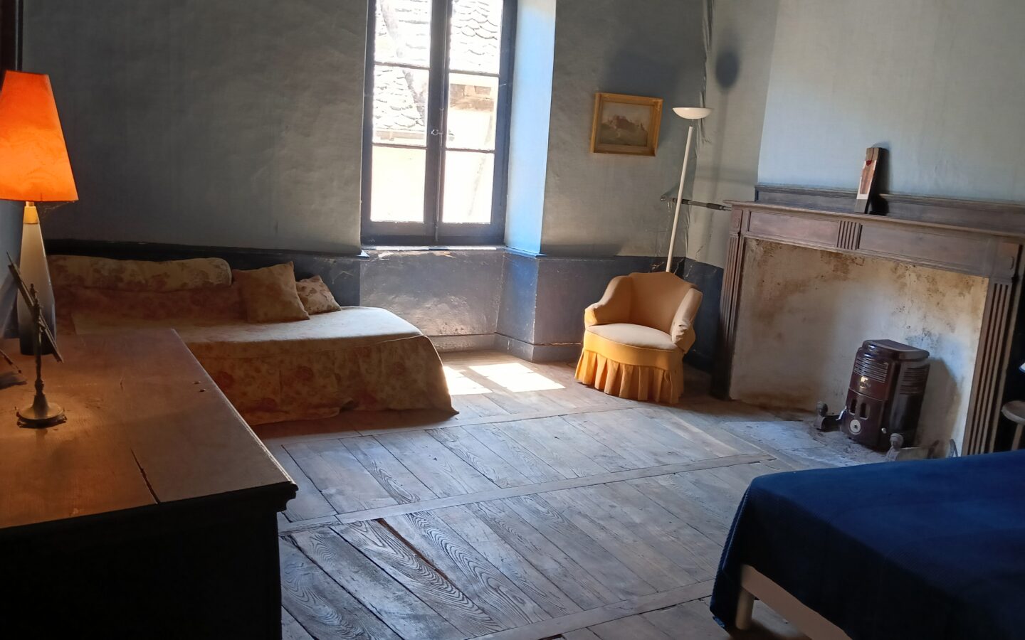Maison Médiévale 250 M² Avec Vue Sur Abbatiale, 4 Chambres, Jardin Sans Vis-à-vis Et Ancienne échoppe