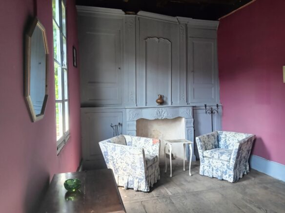 Maison Médiévale 250 M² Avec Vue Sur Abbatiale, 4 Chambres, Jardin Sans Vis-à-vis Et Ancienne échoppe