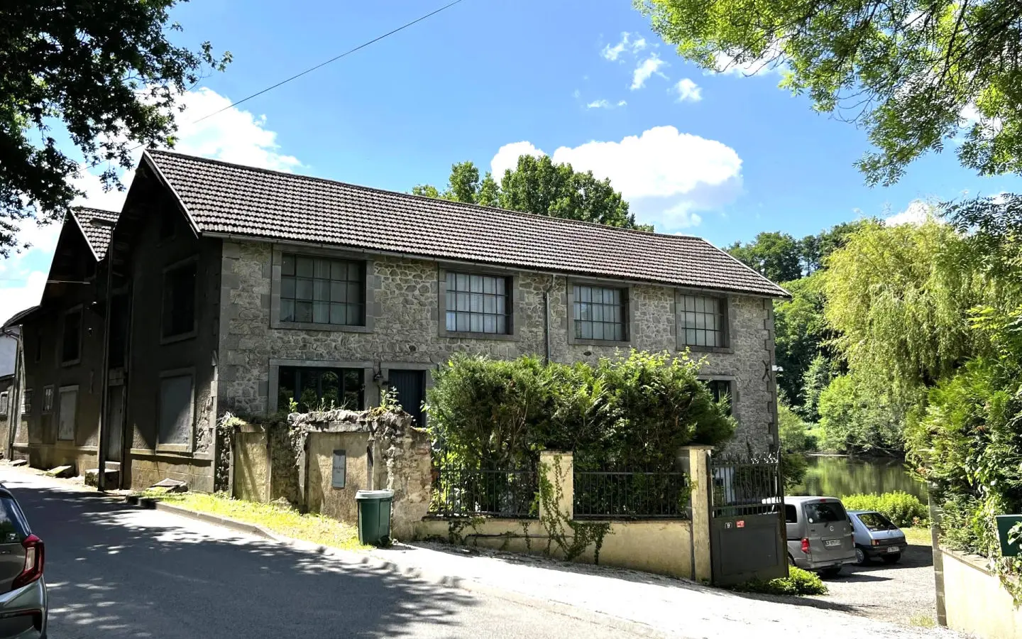 2-bedroom House In Saint-junien, France (173 M²)