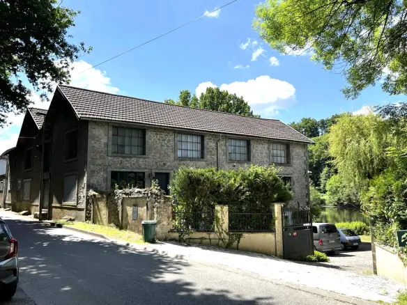 2-bedroom House In Saint-junien, France (173 M²)