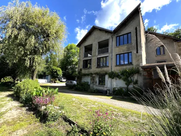 2-bedroom House In Saint-junien, France (173 M²)