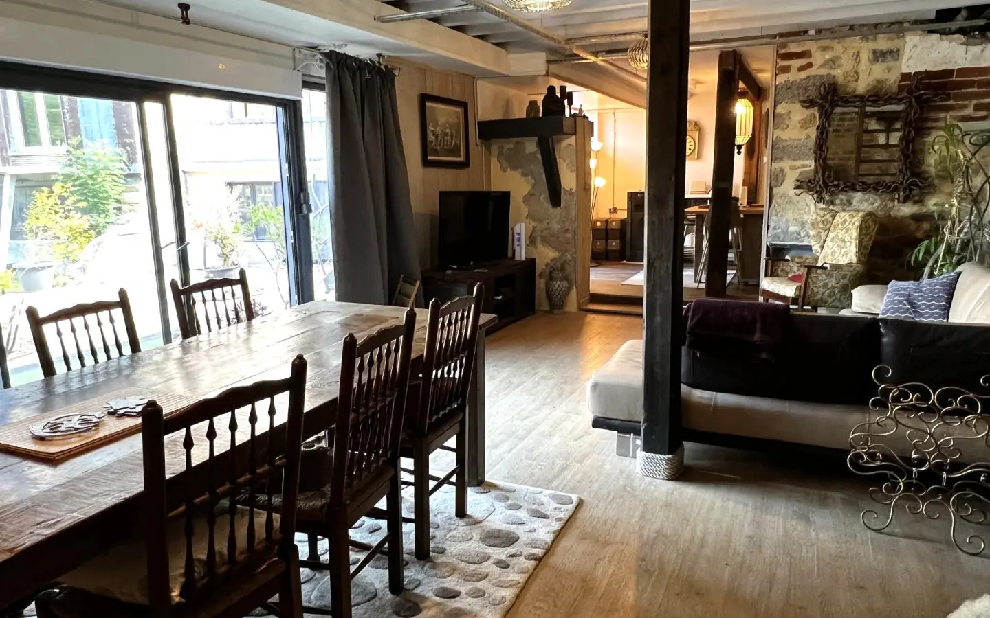 2-bedroom House In Saint-junien, France (173 M²)