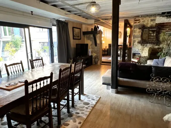 2-bedroom House In Saint-junien, France (173 M²)