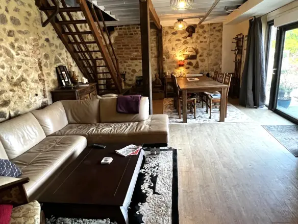 2-bedroom House In Saint-junien, France (173 M²)