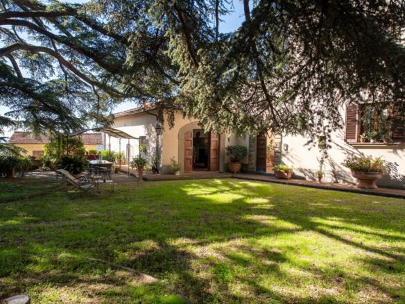 Villa Lucente With Historical Significance In Ideal Location