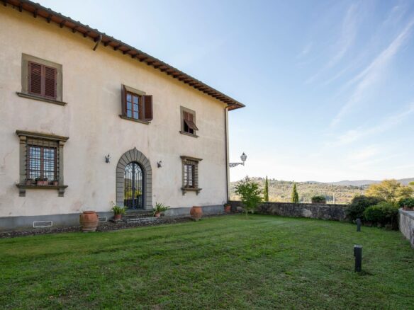 Villa Lucente With Historical Significance In Ideal Location