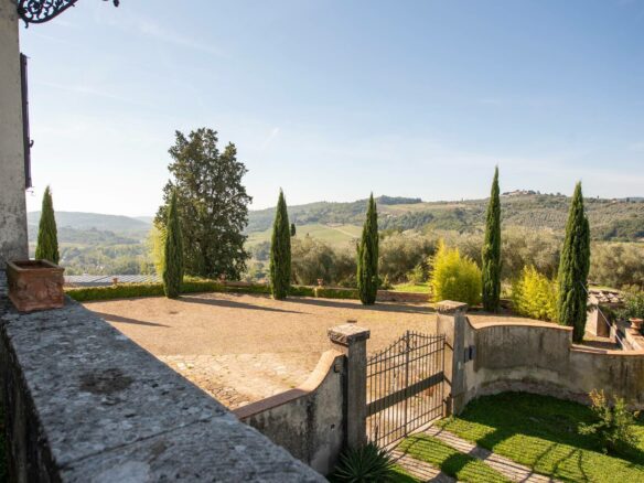 Villa Lucente With Historical Significance In Ideal Location
