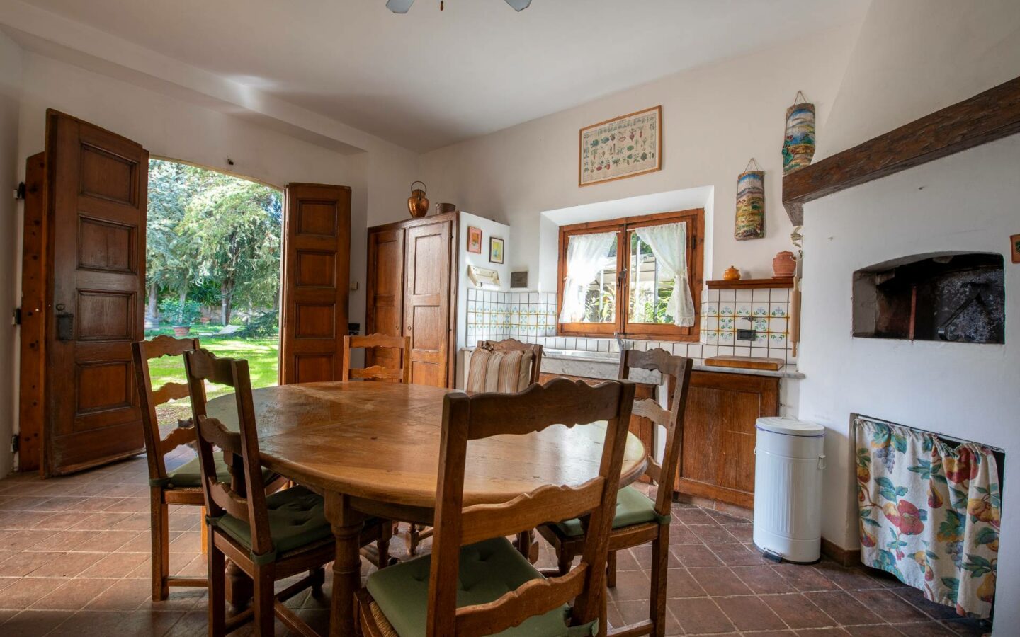 Villa Lucente With Historical Significance In Ideal Location