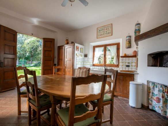 Villa Lucente With Historical Significance In Ideal Location