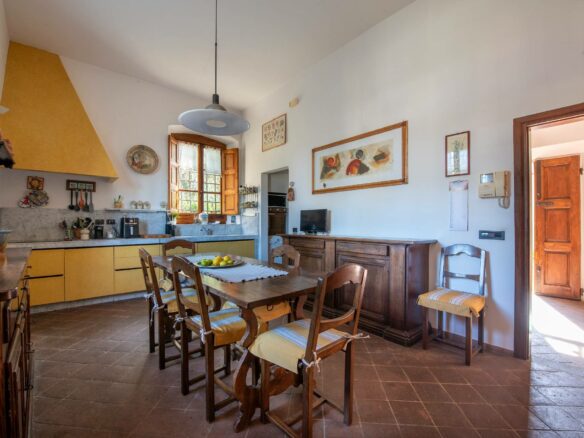 Villa Lucente With Historical Significance In Ideal Location