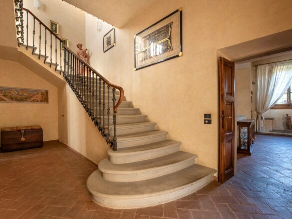 Villa Lucente With Historical Significance In Ideal Location