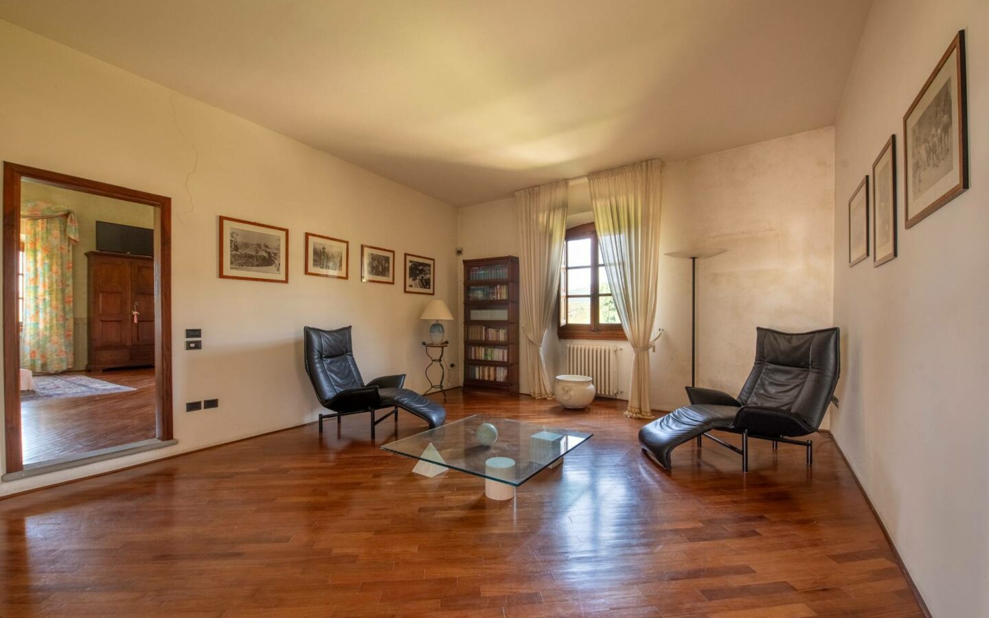 Villa Lucente With Historical Significance In Ideal Location