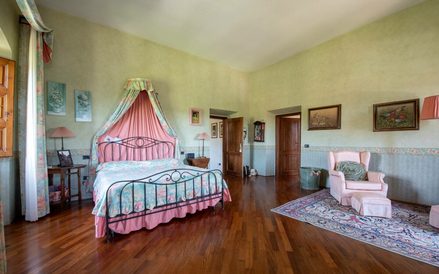 Villa Lucente With Historical Significance In Ideal Location