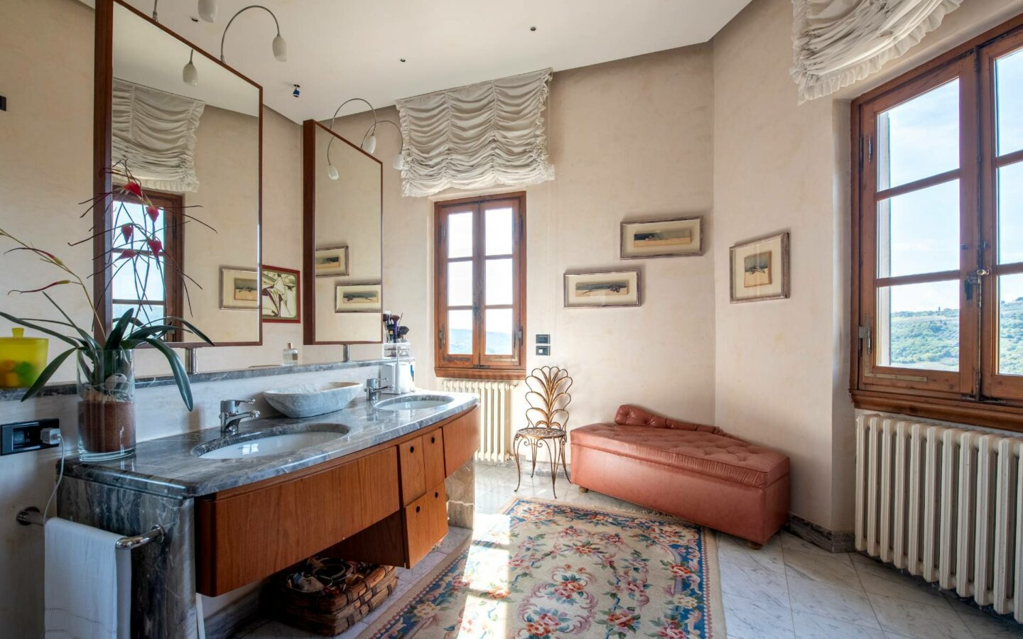 Villa Lucente With Historical Significance In Ideal Location