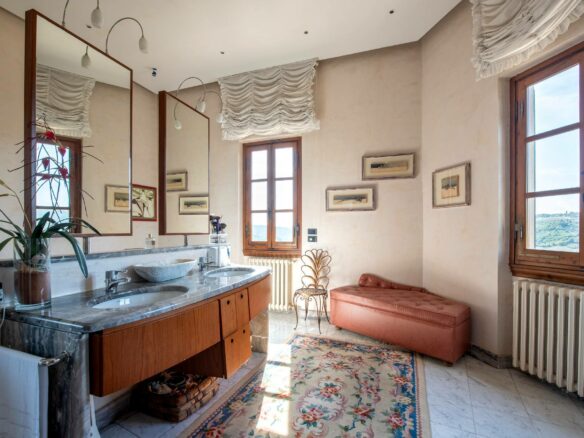 Villa Lucente With Historical Significance In Ideal Location