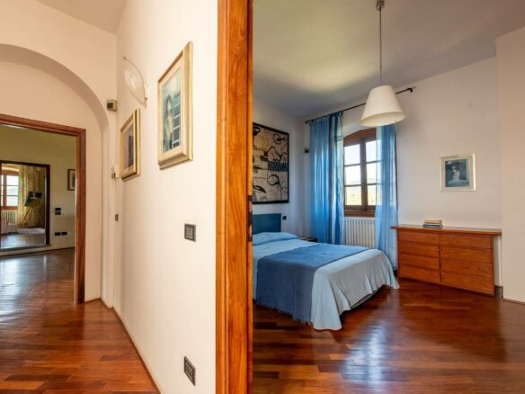 Villa Lucente With Historical Significance In Ideal Location