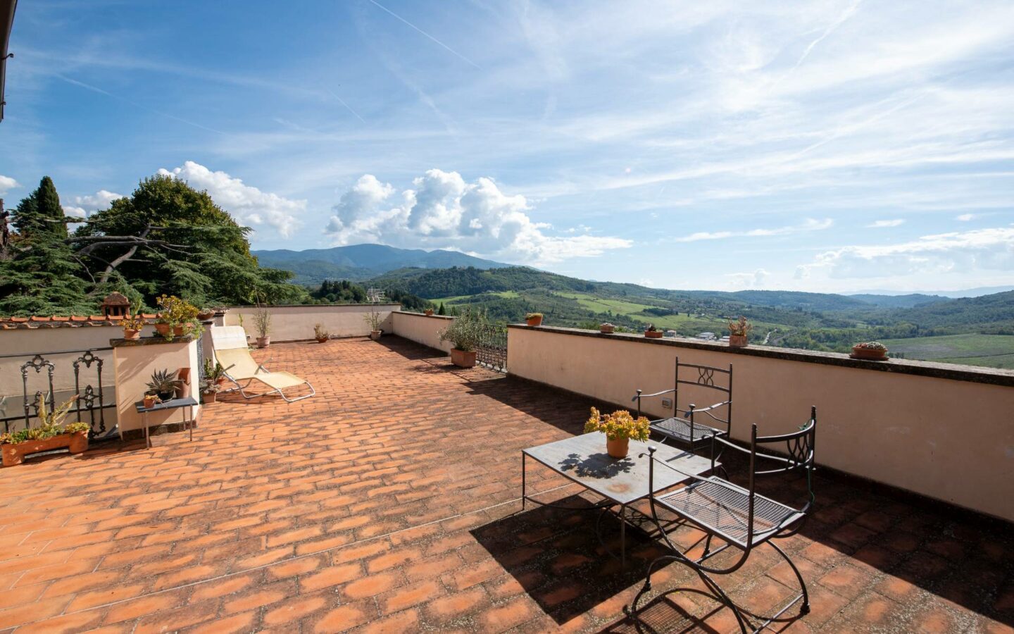 Villa Lucente With Historical Significance In Ideal Location