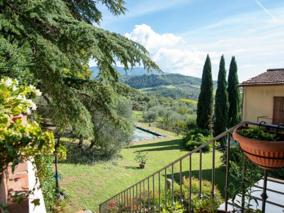 Villa Lucente With Historical Significance In Ideal Location