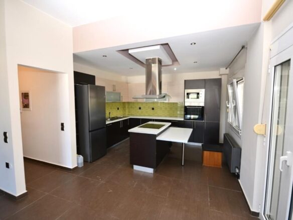 Contemporary 2 Bedroom Apartment With Attached Studio In East Crete
