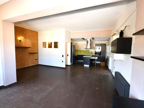 Contemporary 2 Bedroom Apartment With Attached Studio In East Crete