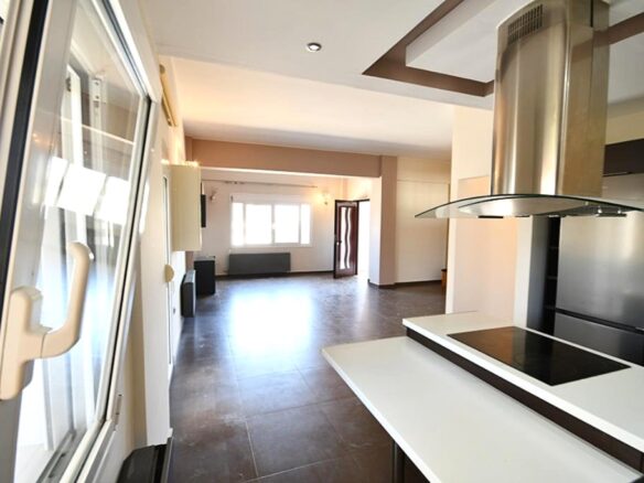 Contemporary 2 Bedroom Apartment With Attached Studio In East Crete