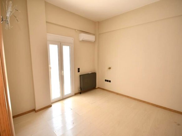 Contemporary 2 Bedroom Apartment With Attached Studio In East Crete