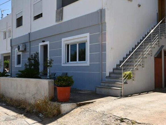 Contemporary 2 Bedroom Apartment With Attached Studio In East Crete